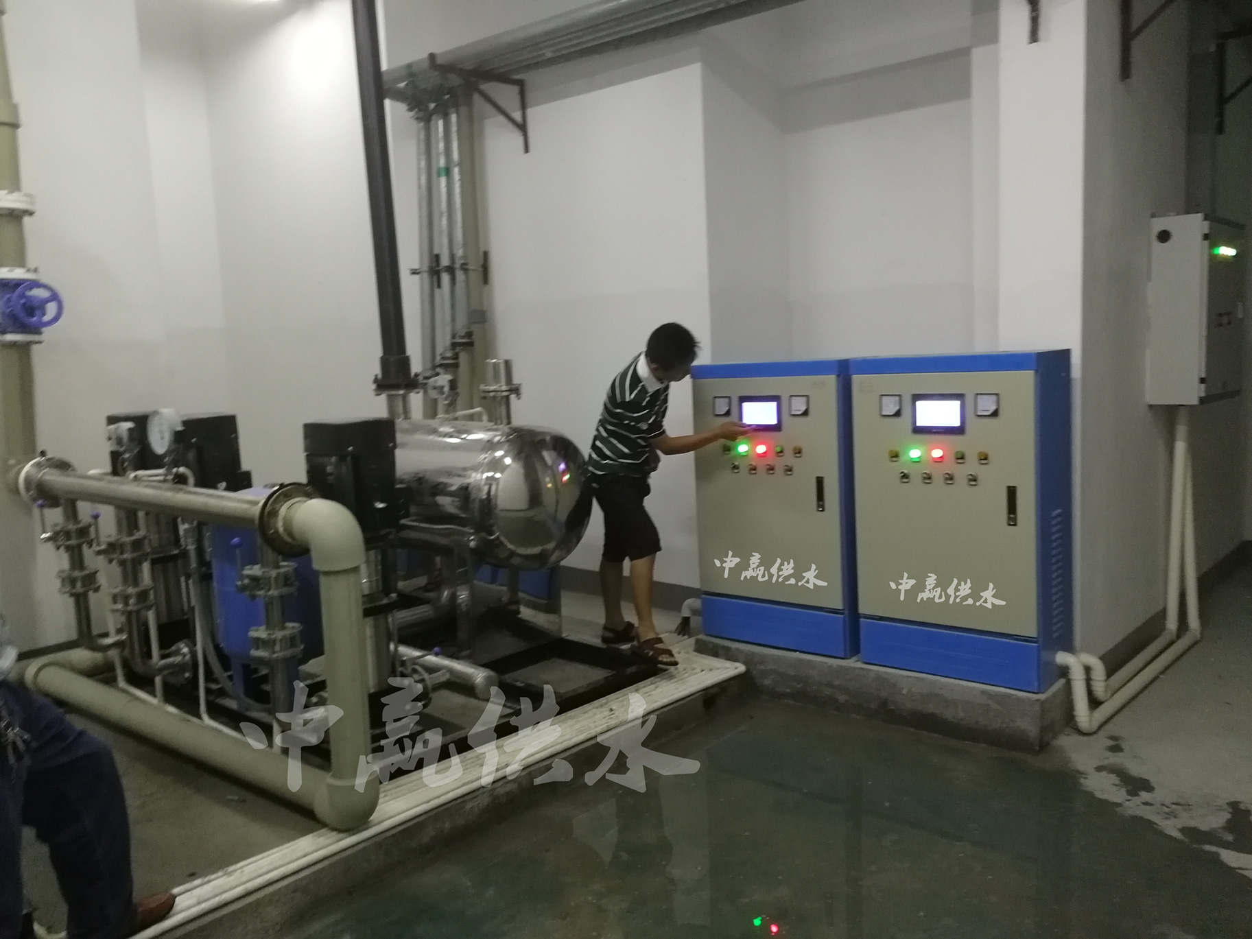箱式無負壓供水設備現(xiàn)場調(diào)試圖